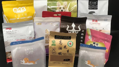 寵物食品包裝袋上要打小孔，這是為什么呢？